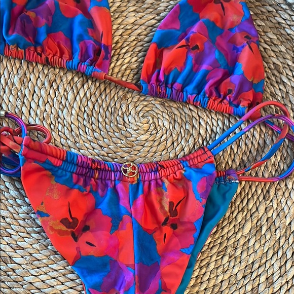 Vix Vibrant Red and Blue Floral Bikini - Picture 5 of 6